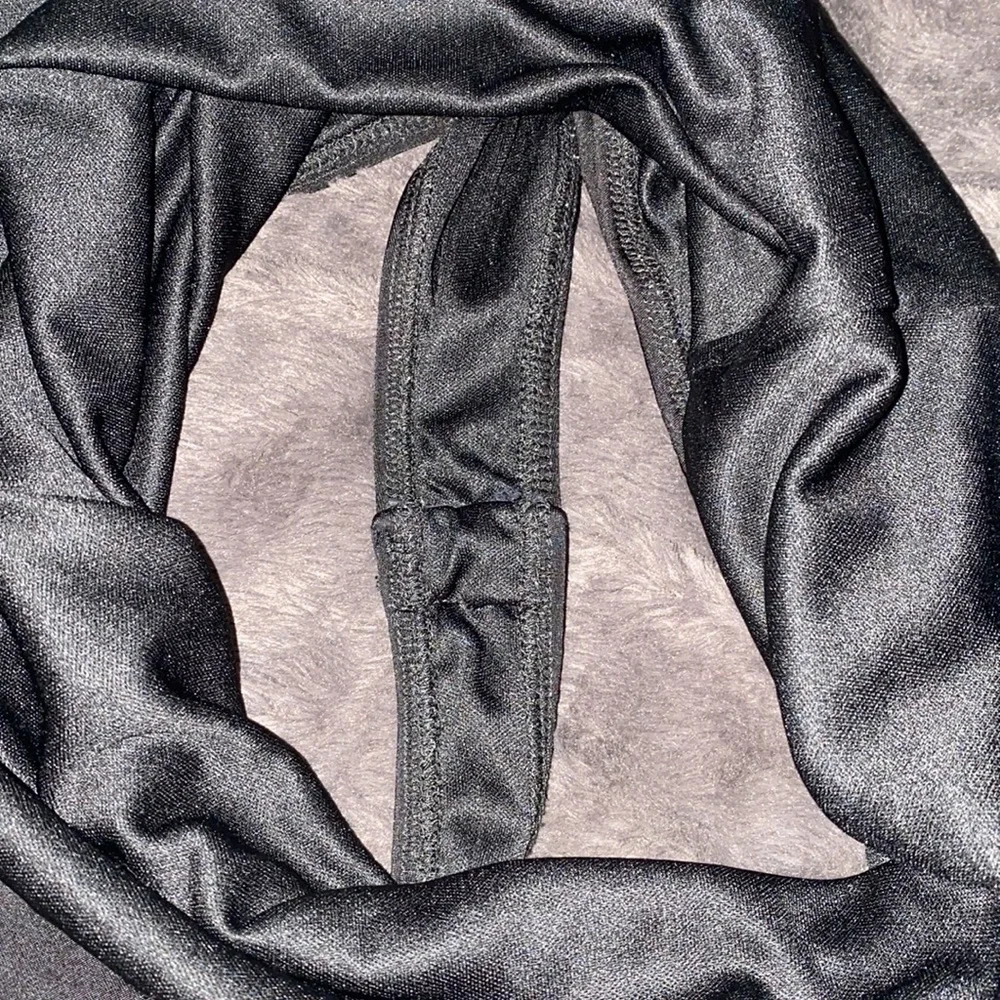 🎱The perfect Black bodysuit! - Picture 4 of 8